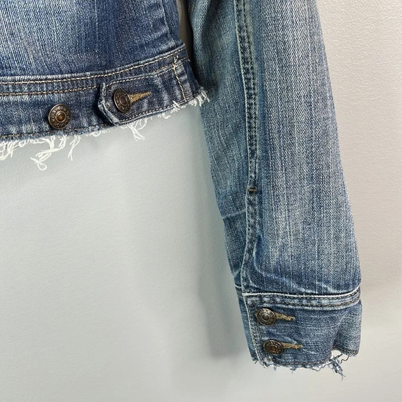 GARAGE Crop Jean Jacket Upcycled Fray Trim Crochet Flower Appliqué Blue Boho S - Picture 6 of 12